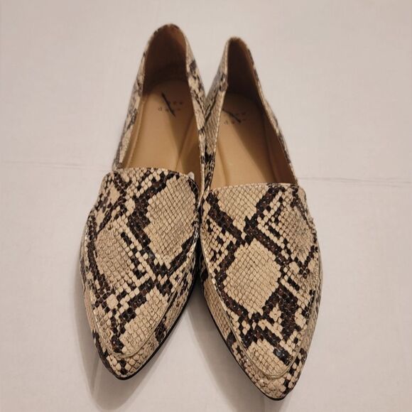 A.NEW.DAY POINTED TOE ANIMAL PRINT DESIGN WOMEN'S SANDAL FLAT - Picture 2 of 16